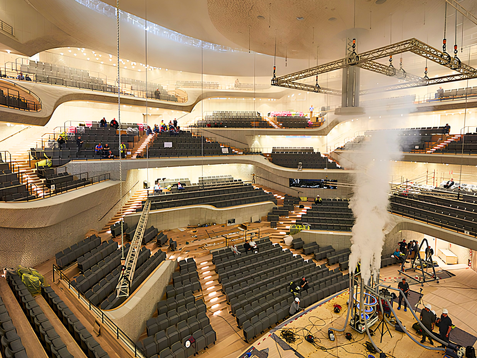 Warmrauchversuche mit Gruner in der Elbphilharmonie in Hamburg